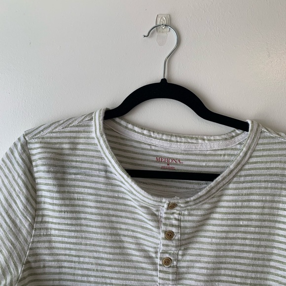 White shirt with light green stripes - Picture 2 of 2